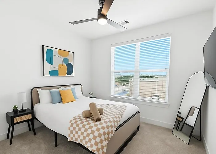 47 Chic 1bedroom, Pool, Gym & Yoga Studio, Near Stockyards *