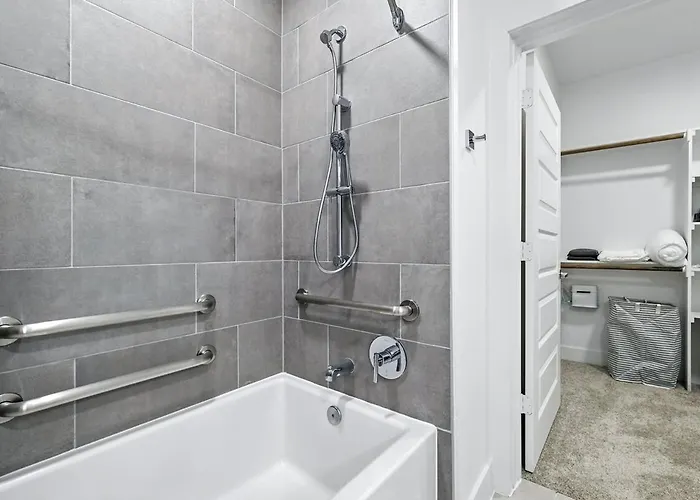 47 Chic 1bedroom, Pool, Gym & Yoga Studio, Near Stockyards *